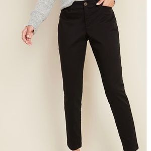 *New* Black Mid-Rise Skinny Everyday Khakis